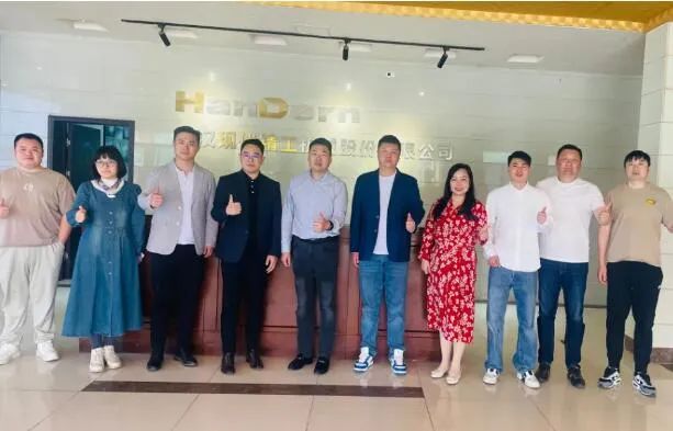 武漢現(xiàn)代精工機(jī)械股份有限公司接待東西湖區(qū)工商聯(lián)調(diào)研團(tuán)，共探創(chuàng)新合作新機(jī)遇